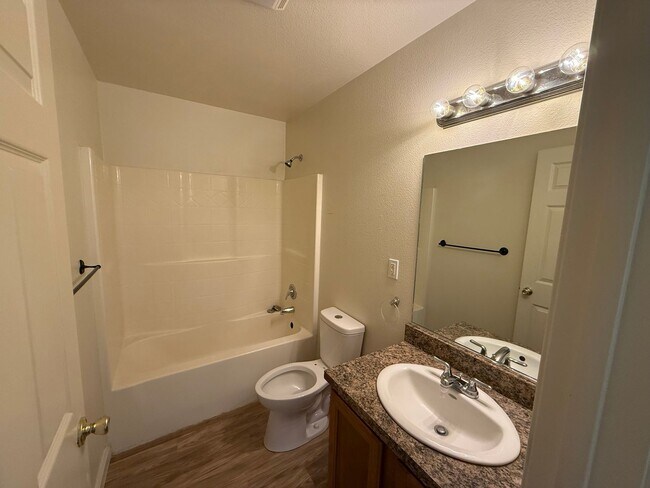 Building Photo - 1230 W Newlands Dr