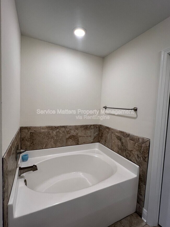 Building Photo - 4527 Plowman Ln