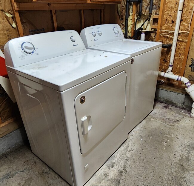 Building Photo - 226 N High Bridge Rd