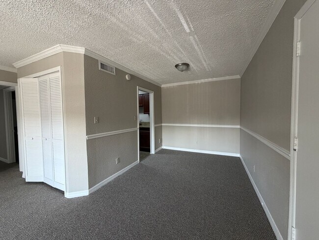 Building Photo - 2B/1B Condo 12 min from Orlando downtown