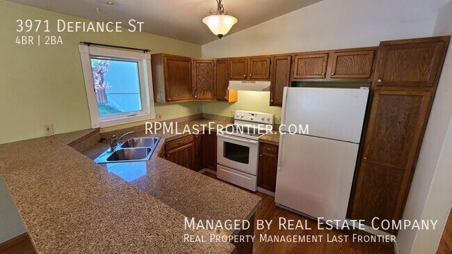 Building Photo - Gorgeous 4 Bedroom and 2 Bath Home w/ Fenc...