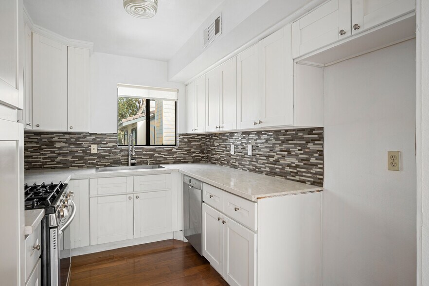 Building Photo - 10475 Newhome Ave