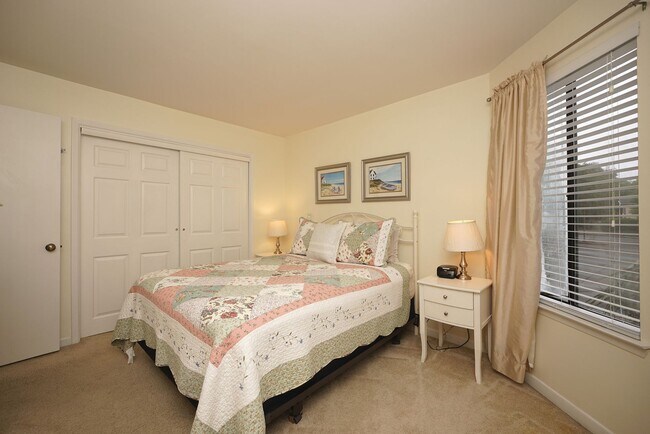 Building Photo - First Floor Condo in Bluewater Bay