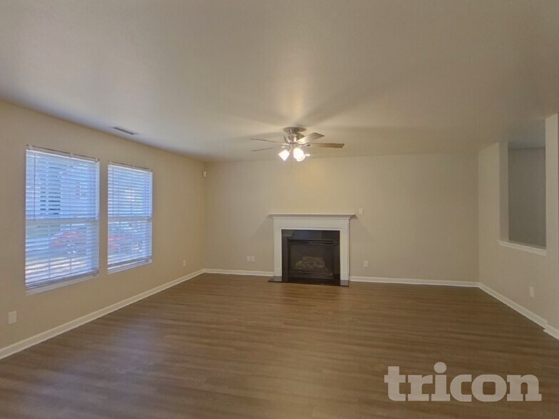 Building Photo - 1332 Waterlily Lane