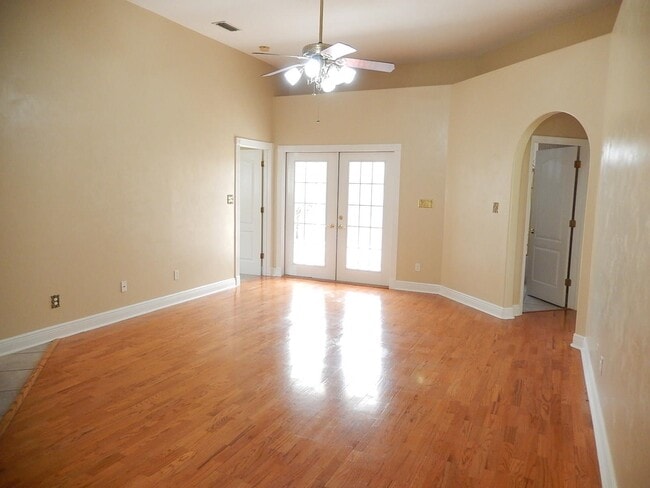 Building Photo - 3327 Dartmouth Dr