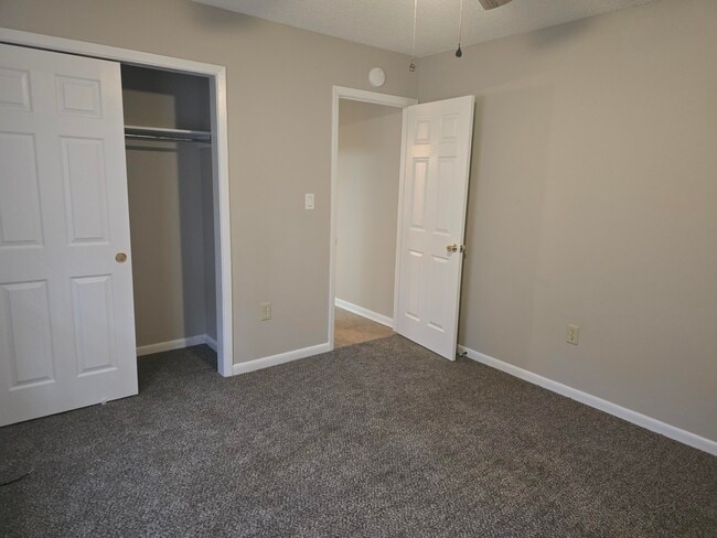 Building Photo - 309 Somerset Dr