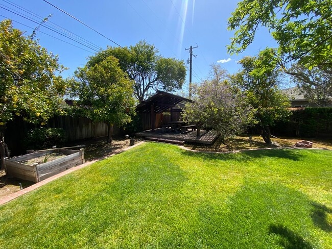 Building Photo - $5995 - Spacious 4 Bed/2 Bath Los Gatos Ho...