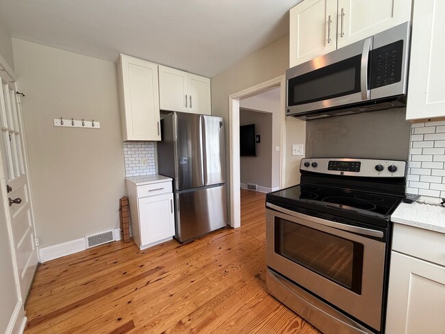 Building Photo - Shorewood Drive