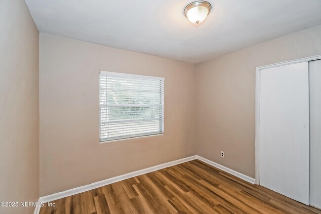 Building Photo - 5514 Windermere Dr