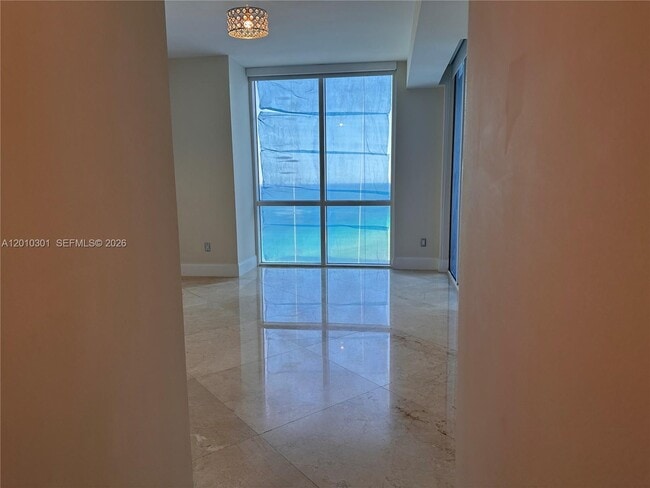 Building Photo - 18101 Collins Ave