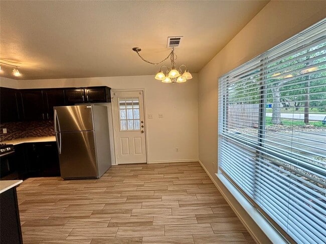 Building Photo - 808 Lone Star Dr