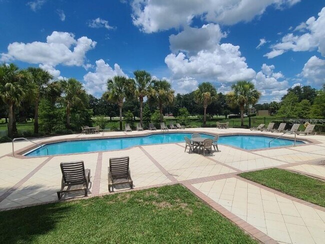 Building Photo - 5903 Willow Ridge Dr