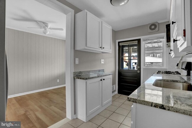 Building Photo - 2857 Plainfield Rd