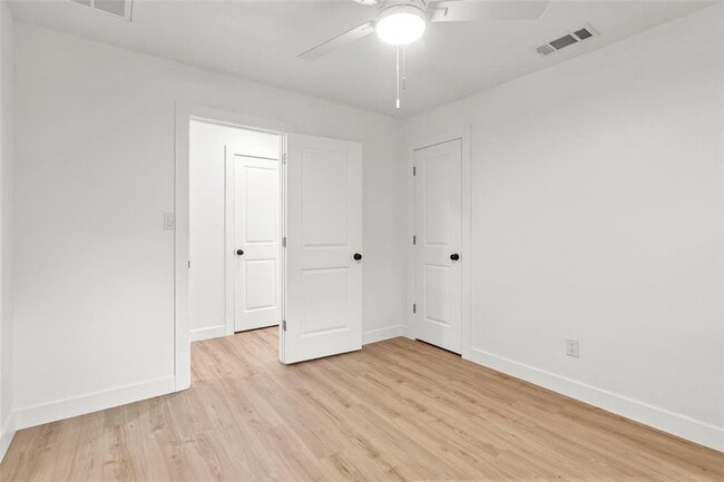 Building Photo - 409 Ave R