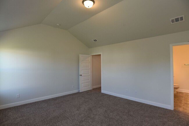 Building Photo - Beautiful Townhome. ***No Pets***