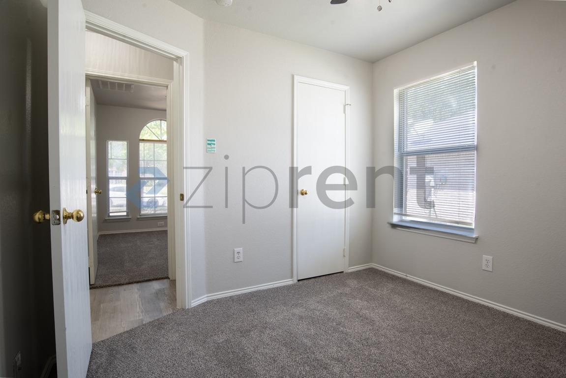 Building Photo - Unit