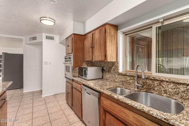 Building Photo - 2109 S Stanley Pl