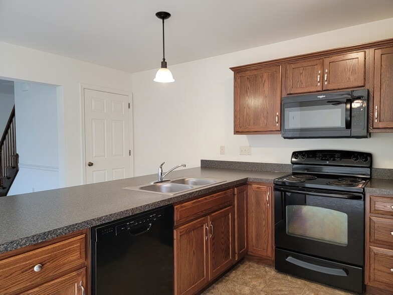 Building Photo - 74 Gable Dr