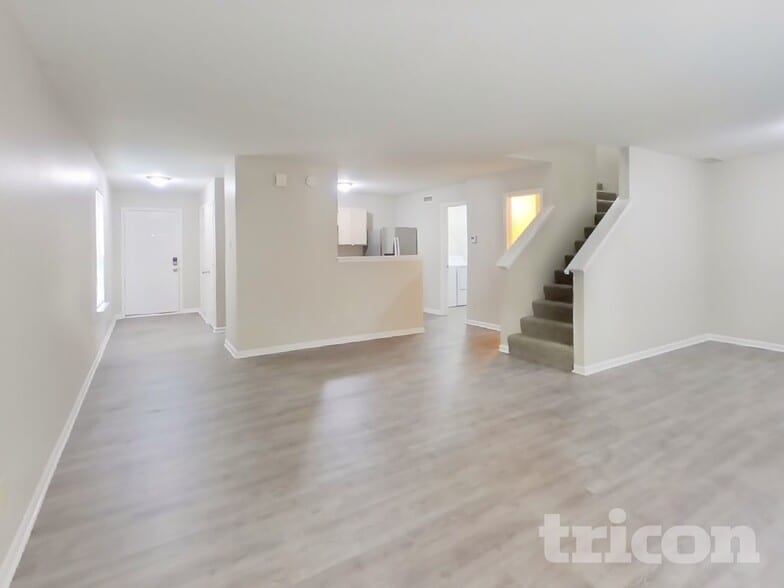 Building Photo - 5956 Portman Pl