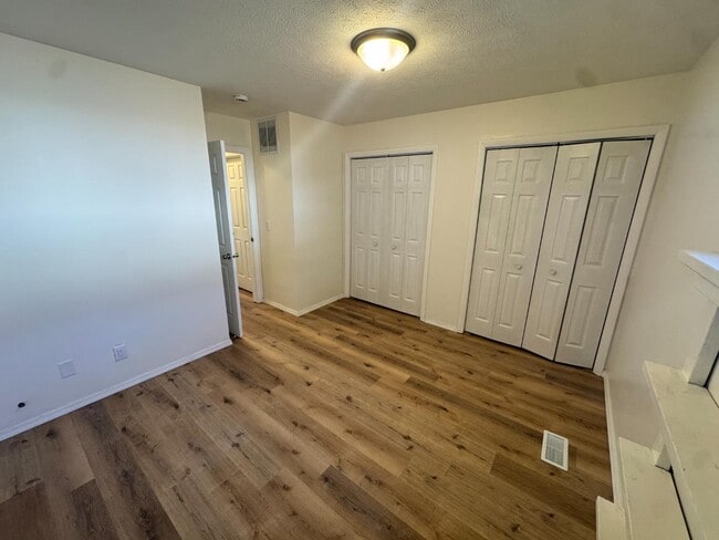 Building Photo - 208 Lindell Dr