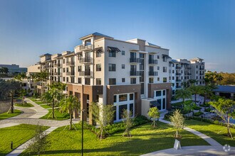 Building Photo - Shalimar at Plantation
