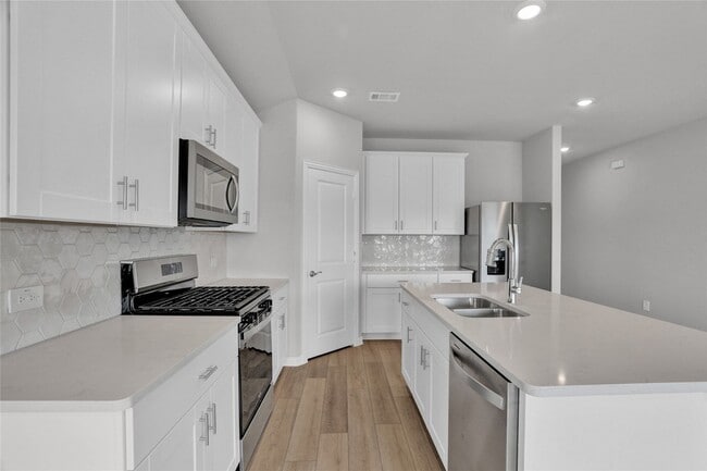 Building Photo - 115 Whitlow Dr