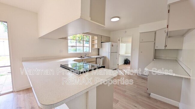 Building Photo - 435 Marian Dr