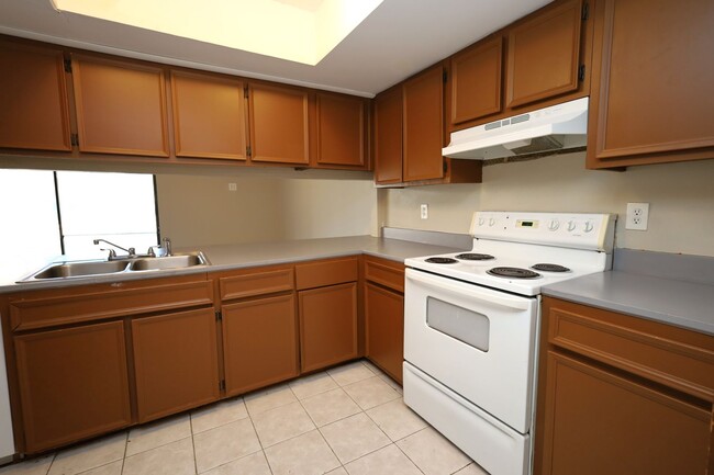 Building Photo - 1307 Baytree Dr