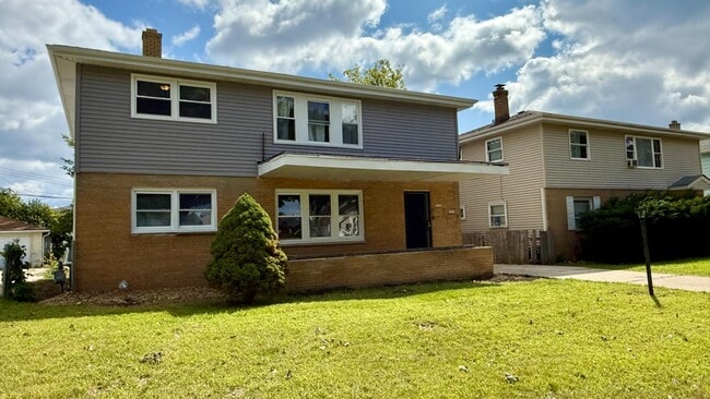 Building Photo - 5922 N 84th St