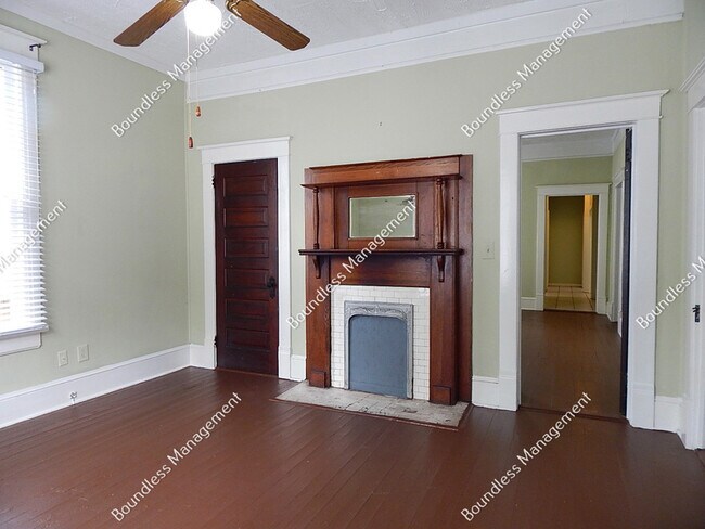 Building Photo - 742 Lake Ave NE