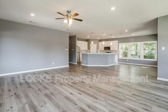 Building Photo - 1117 E Cantey St