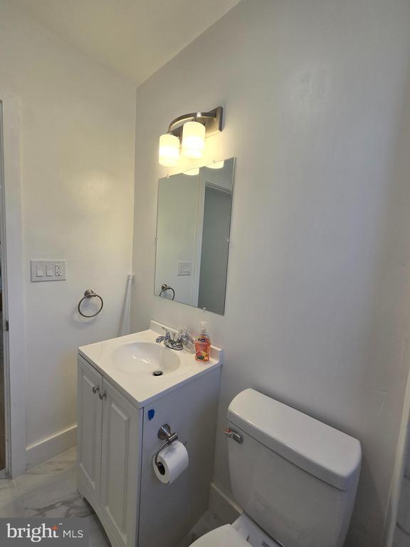 Building Photo - 5211 Ridge Ave