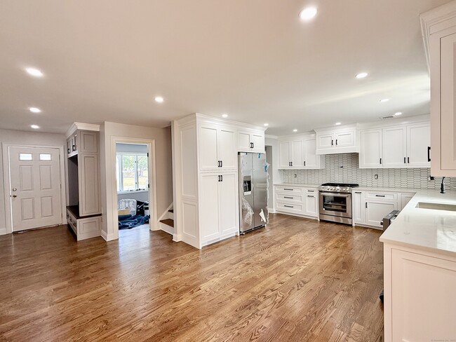 Building Photo - 40 E Pasadena Pl