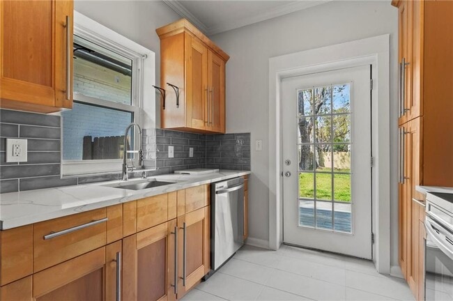 Building Photo - 520 Angier Ave NE