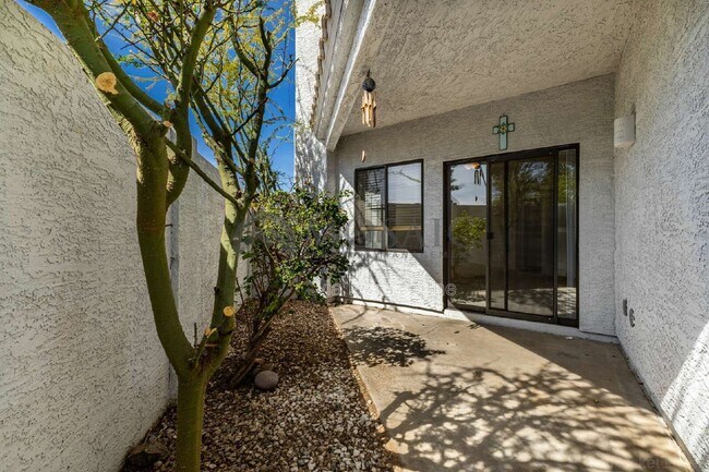 Building Photo - 280 S Elizabeth Way