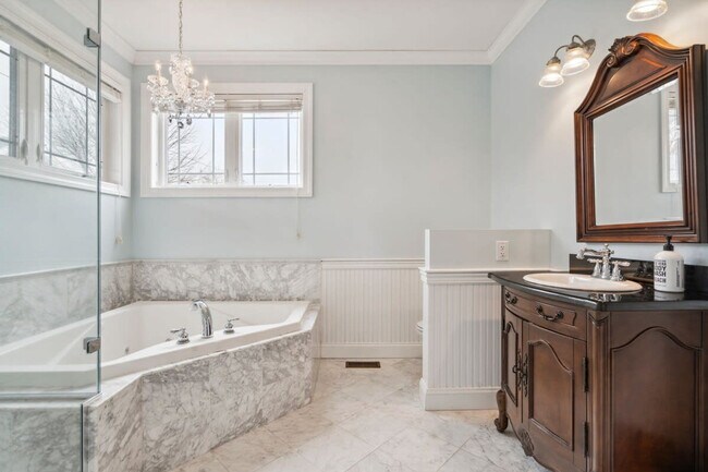 Building Photo - 9 Lowell St