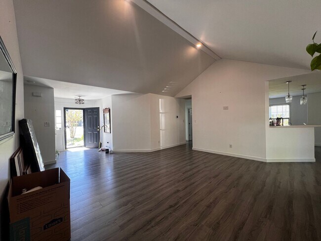 Building Photo - 106 Dunwoody Dr