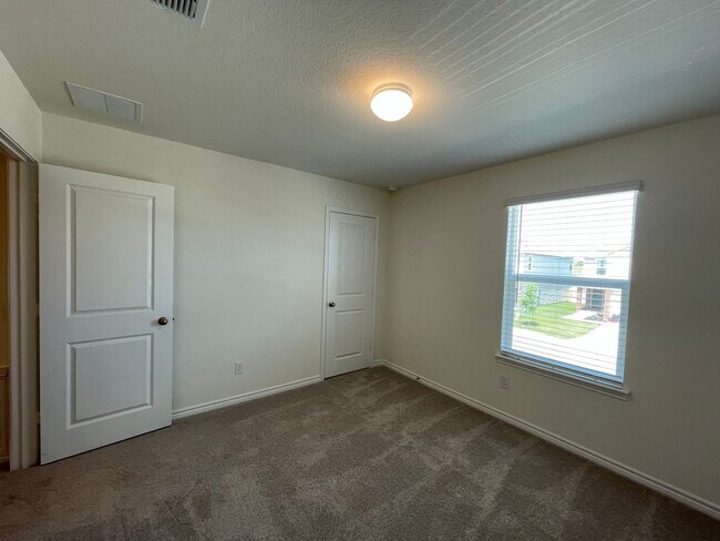 Building Photo - 4 Bdrm Home in Legend Heights, NBTX
