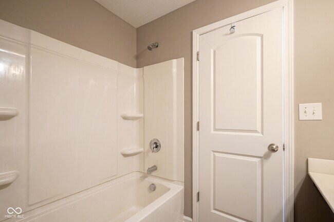 Building Photo - 5764 Bluff View Ln