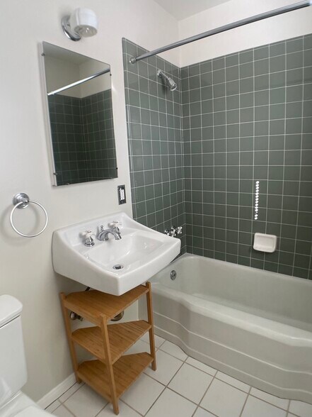 Bathroom - 1008 Euclid St