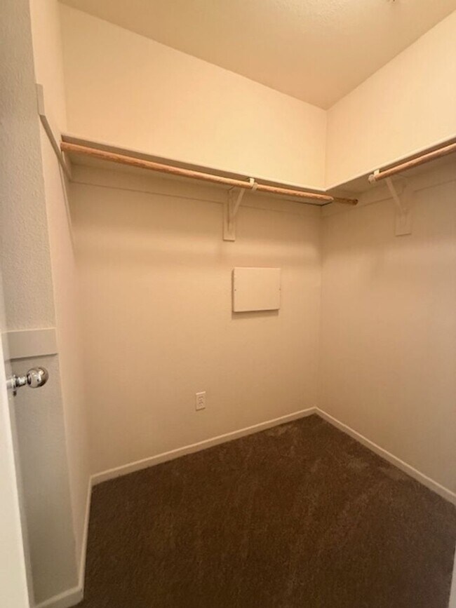 Building Photo - Lovely Otay Ranch townhome