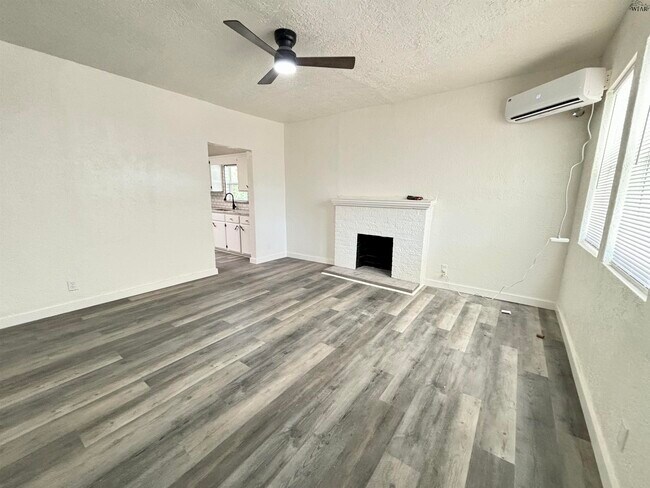 Building Photo - 1810 Britain St