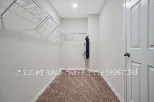 Building Photo - 3889 Geranium Ave