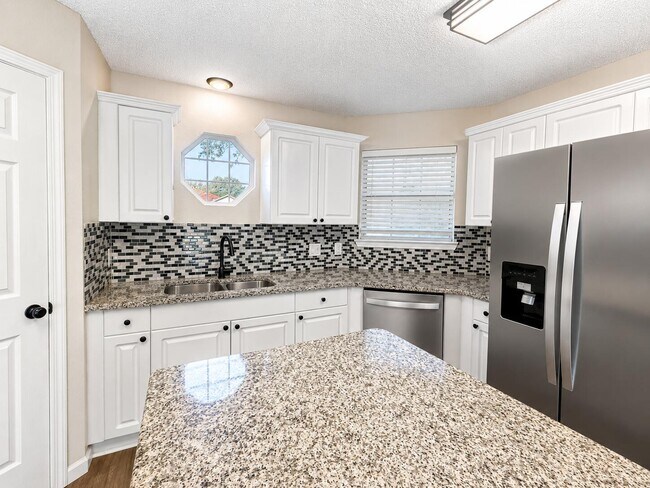 Building Photo - 2722 Shalimar Dr