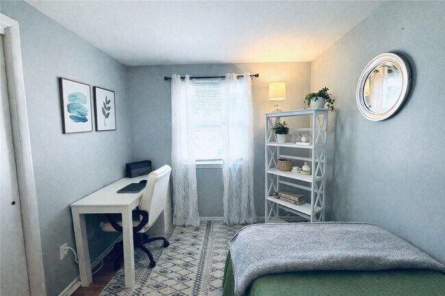 Building Photo - 37 Penhurst Rd