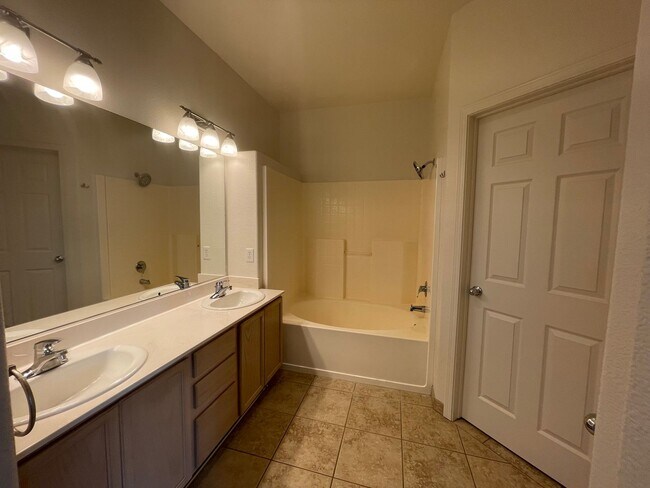 Building Photo - Nice single story, 3 bedroom, 2 bath plus 2 car garage home