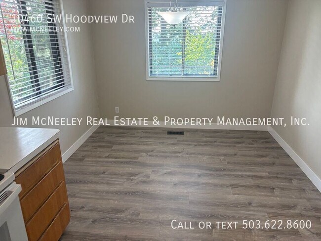 Building Photo - 10460 SW Hoodview Dr