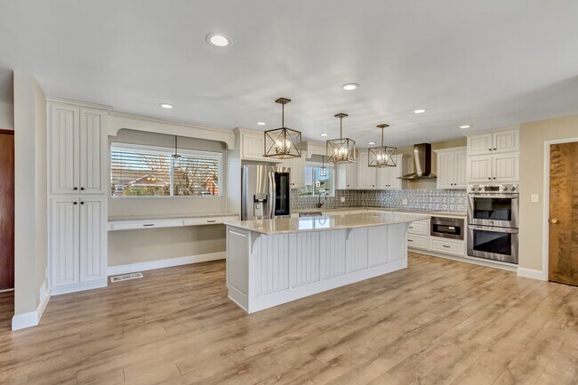 Building Photo - 450 N 500 E