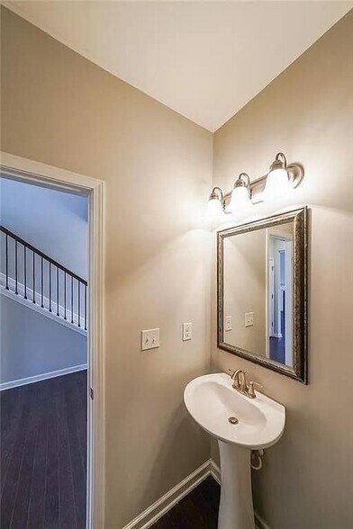 Building Photo - 7065 Post Pk Wy