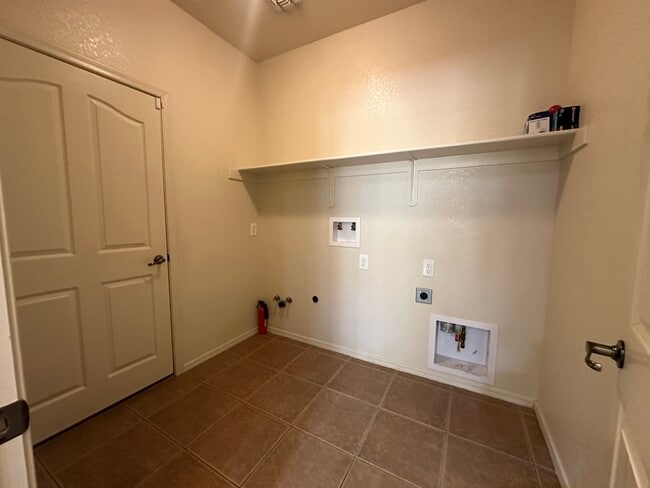 Building Photo - 1210 Paso Robles Ave